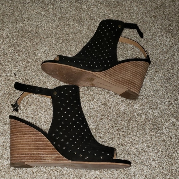 Lucky Brand black perforated wedges. - Picture 1 of 4